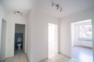 05-teigelerundpartner-3-zimmer-wohnung-osnabrueck-zentrum-diele-blick-wc-zimmer