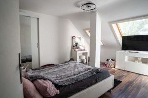 Charmante Dachgeschosswohnung in Hamburg Lokstedt-22-01