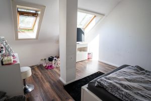 Charmante Dachgeschosswohnung in Hamburg Lokstedt-22-02