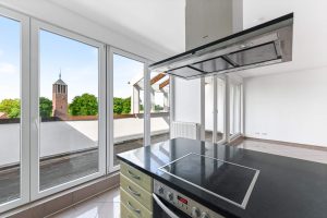 hamburg-lurup-luruper-hauptstrasse-162-kueche-blick-kirche