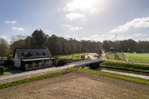 haus-kaufen-duelmen-sandstrasse-luftaufnahme-sportplatz-bruecke