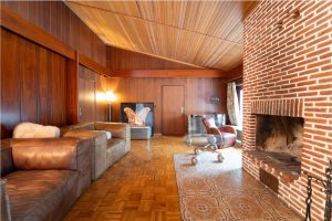 Wohnzimmer mit Kamin im Einfamilienhaus Norderstedt