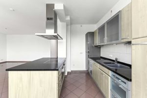 luruper-hauptstrasse-162-09-kueche-mit-kochinsel