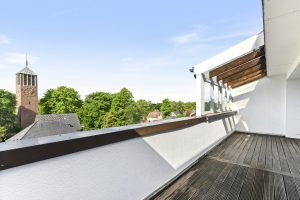 luruper-hauptstrasse-162-11-westterrasse-mit-kirchturmblick