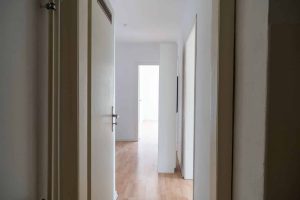mehrfamilienhaus-kaufen-muenster-muenzstrasse-flur-tueren-raumzugang