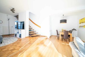 reihenendhaus-muenster-berg-fidel-essbereich-offene-treppe